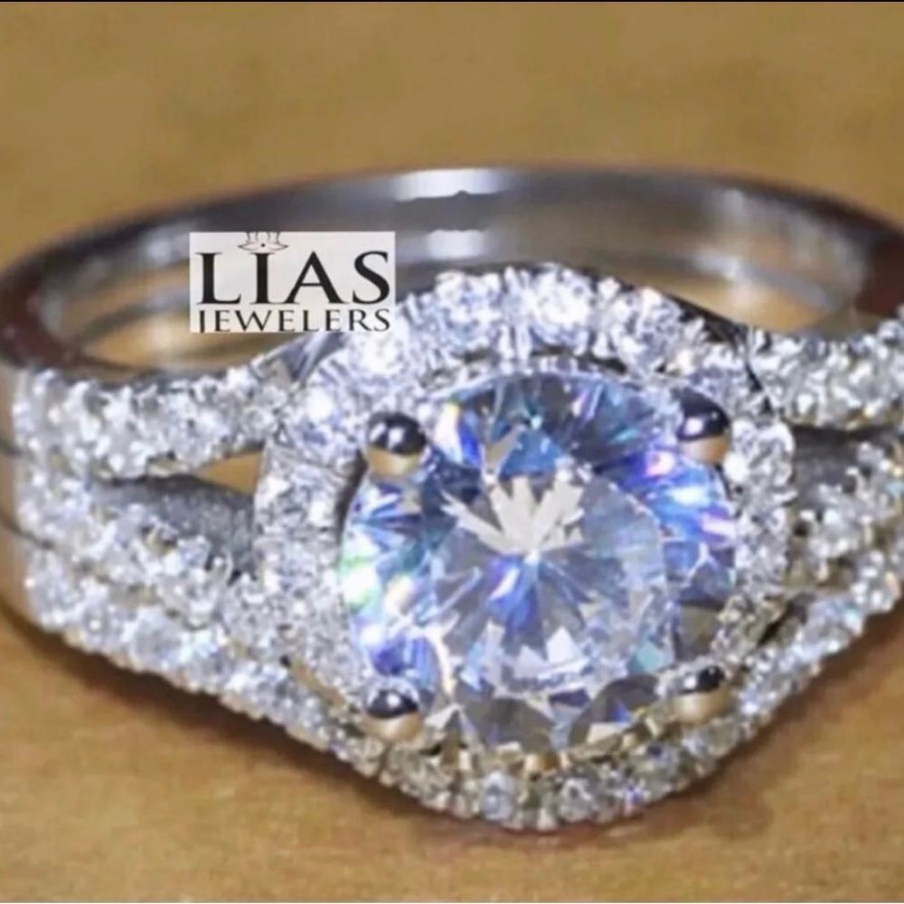 New 18k white gold wedding ring set